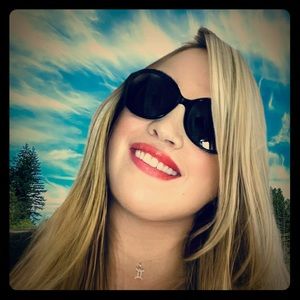 Meet your Posher, Monica